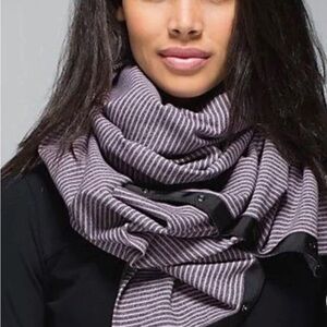 Lululemon Vinyasa Scarf in a Mauvelous Hyperstripe mauve and gray